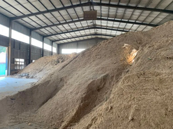 胶州木材市场木粉加工厂霸王条款低价强买业主木粉遭质疑